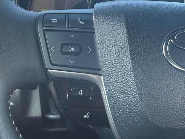 Used 2025 Toyota Camry SE image 13