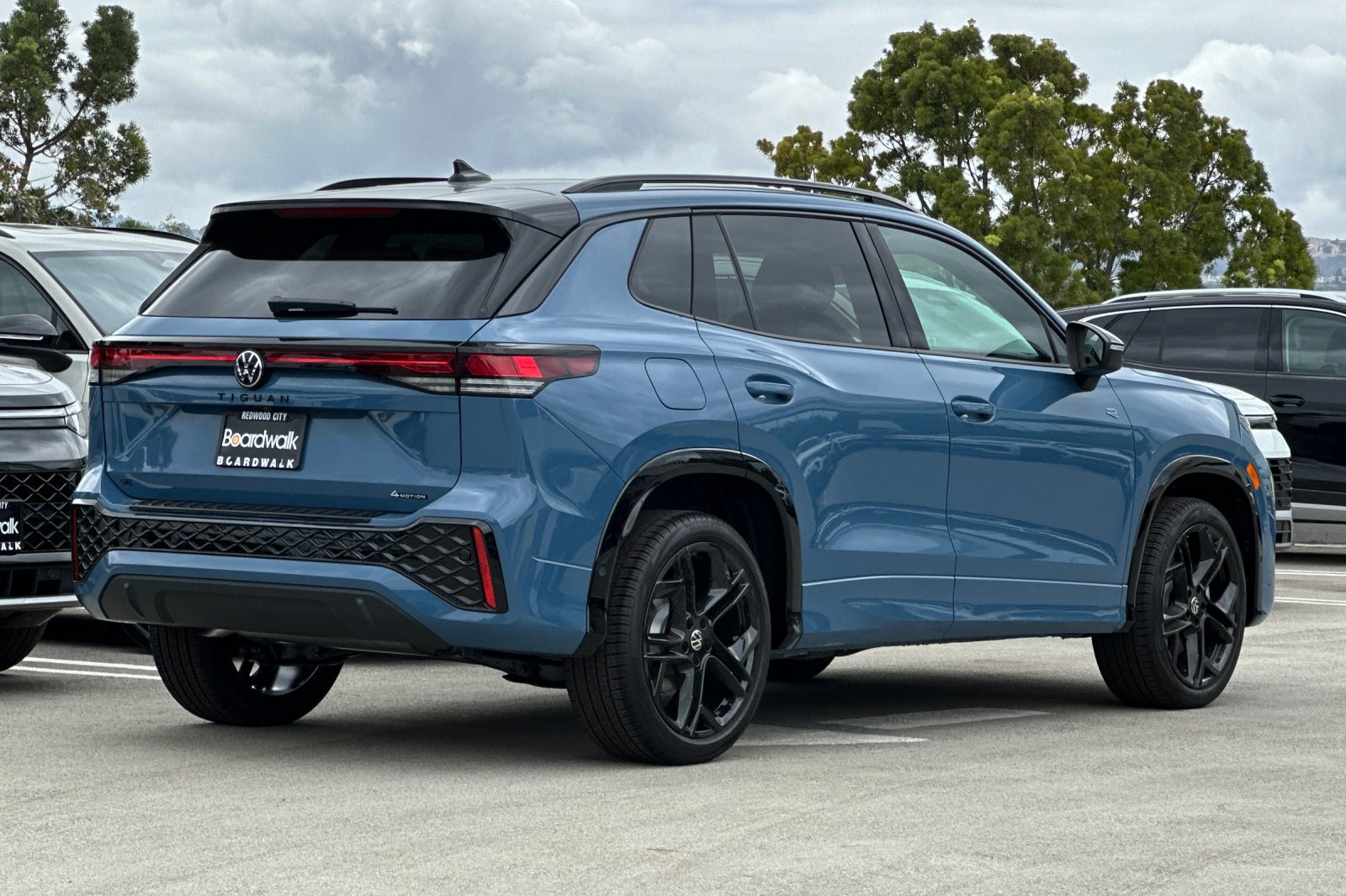 New 2026 Volkswagen Tiguan SE R-Line AWD/4WD image 4
