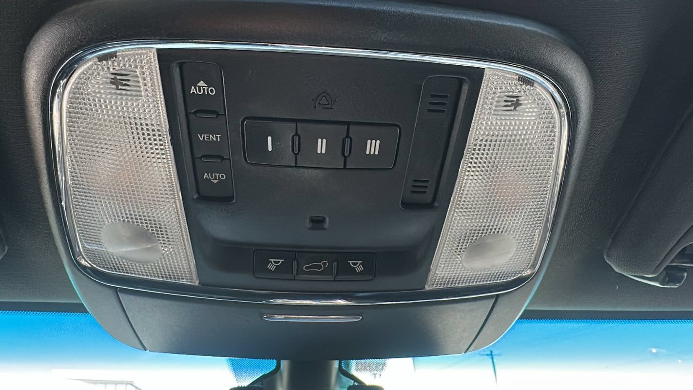 Used 2014 Jeep Grand Cherokee Altitude AWD/4WD image 15