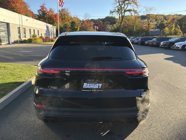 Used 2023 Porsche Cayenne AWD/4WD image 26