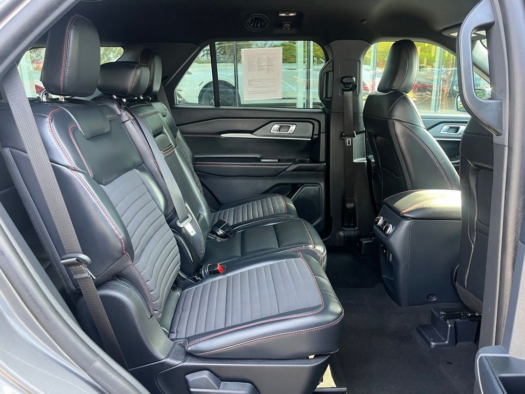 Used 2025 Ford Explorer ST-Line w/ ST-Line Street Pack AWD/4WD image 20