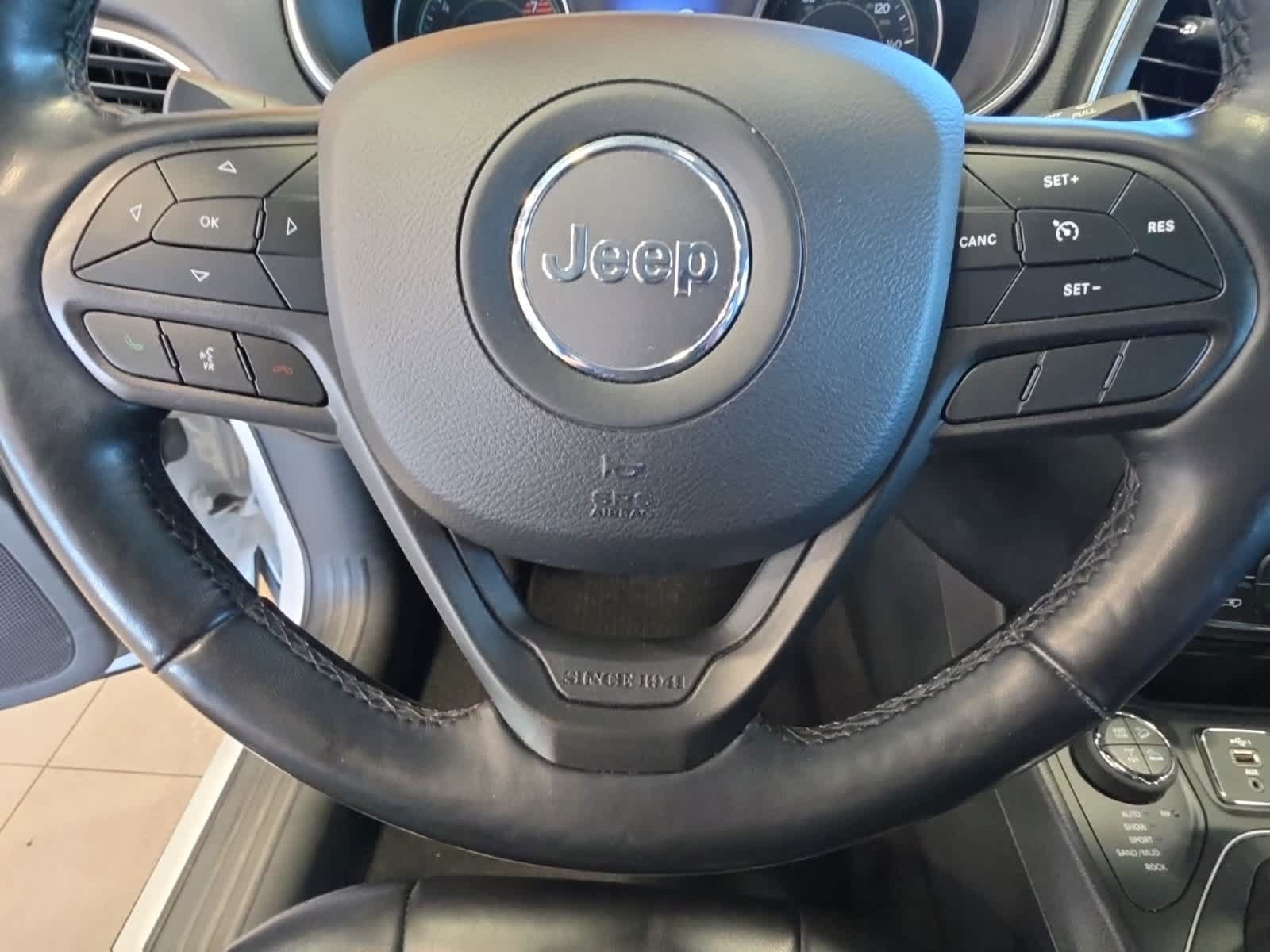 Used 2020 Jeep Cherokee Trailhawk w/ Cold Weather Group AWD/4WD image 20