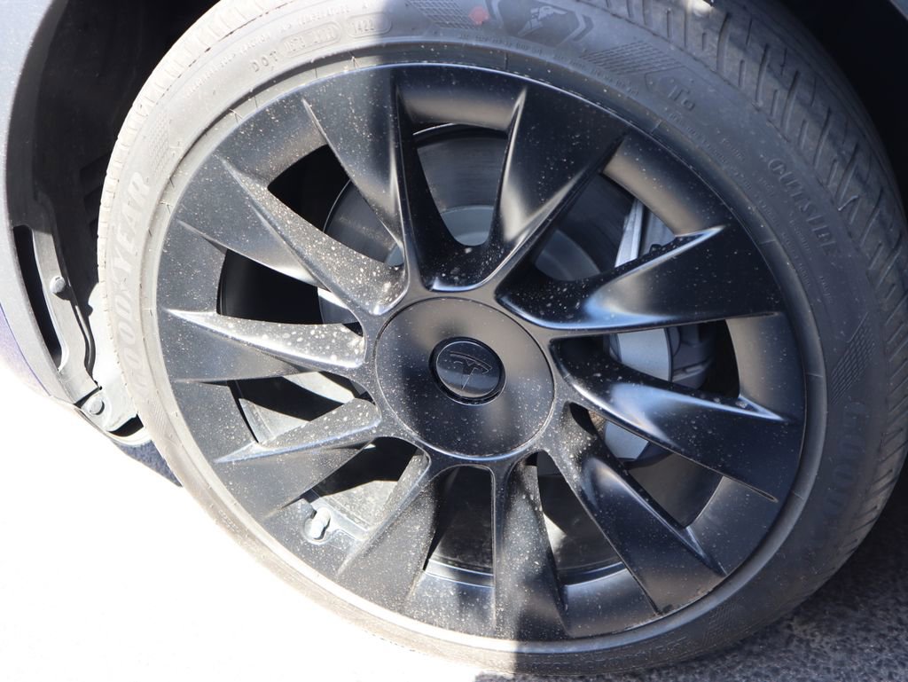 Used 2022 Tesla Model Y Long Range image 15