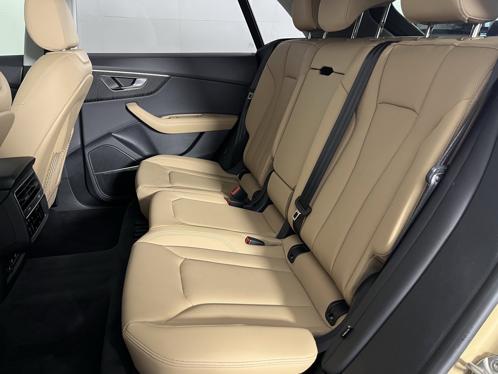 Used 2025 Audi Q8 Premium Plus w/ Premium Plus Package image 19