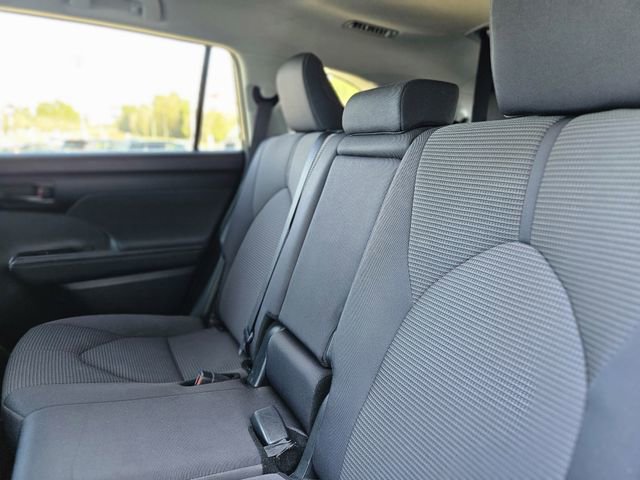 Used 2024 Toyota Highlander LE image 28
