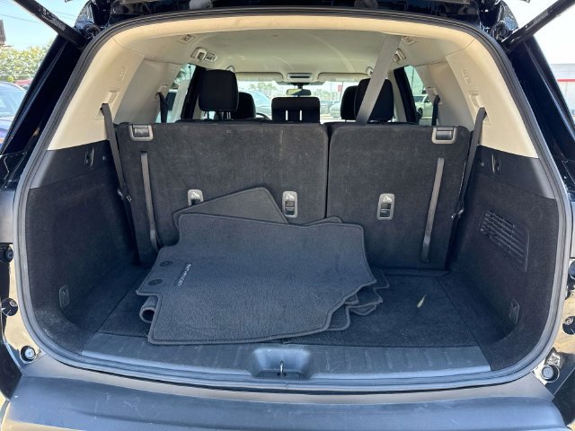 Used 2025 Nissan Pathfinder SV FWD image 9