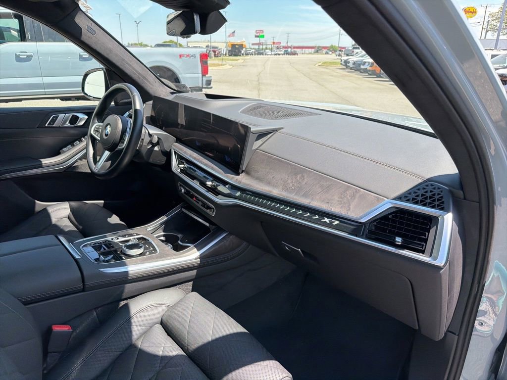 Used 2025 BMW X7 xDrive40i w/ M Sport Package image 25