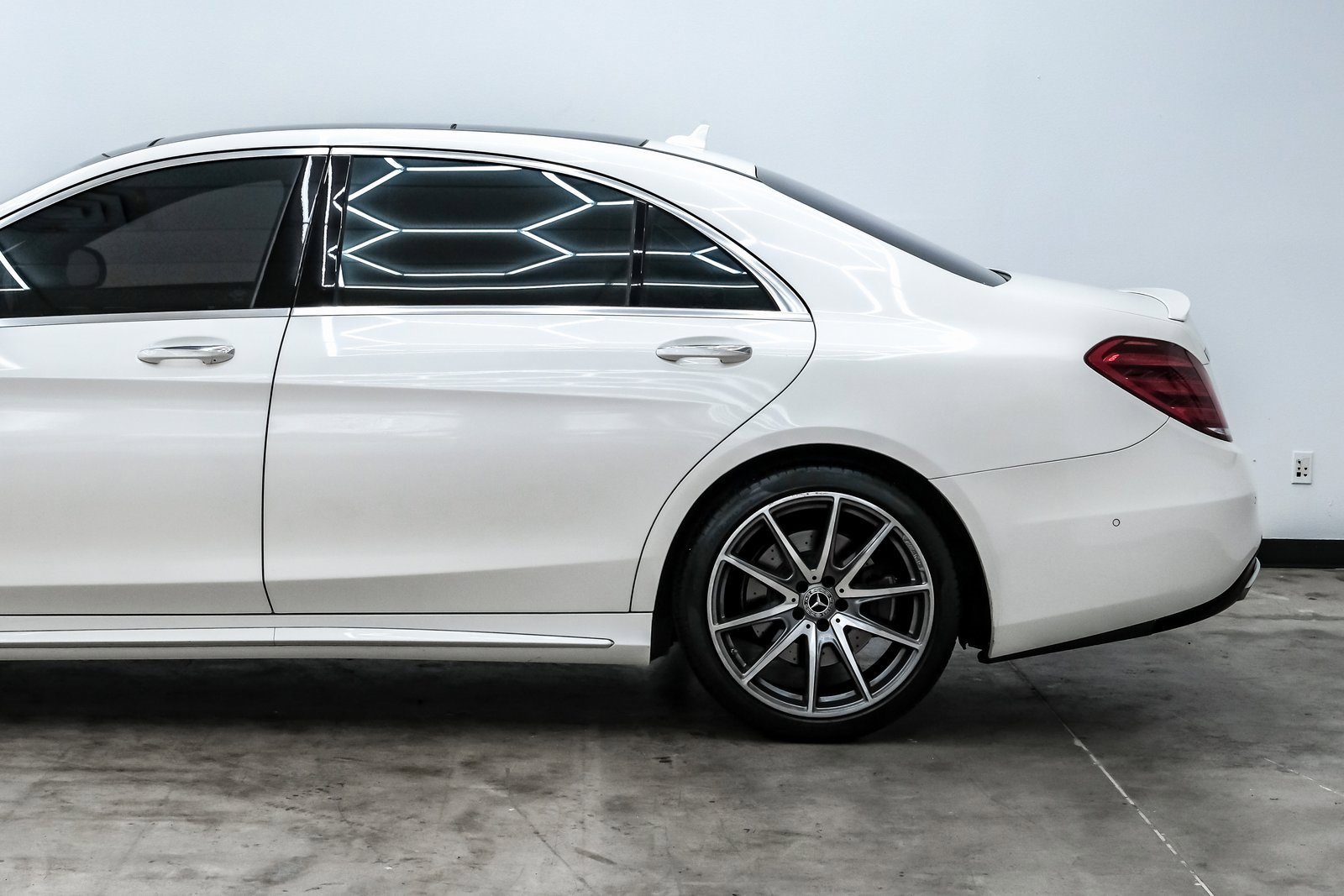 Used 2019 Mercedes-Benz S 450 Sedan image 14