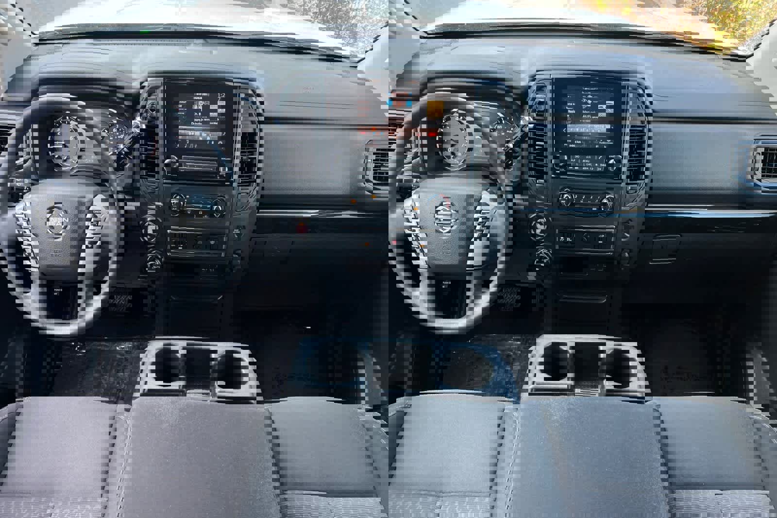 Used 2023 Nissan Titan SV image 4