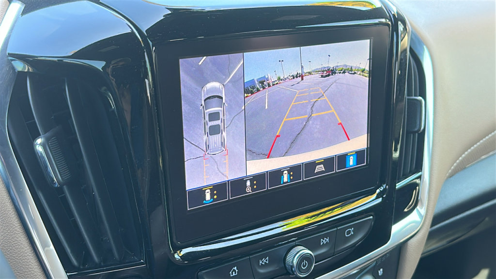 Used 2023 Chevrolet Traverse Premier image 16