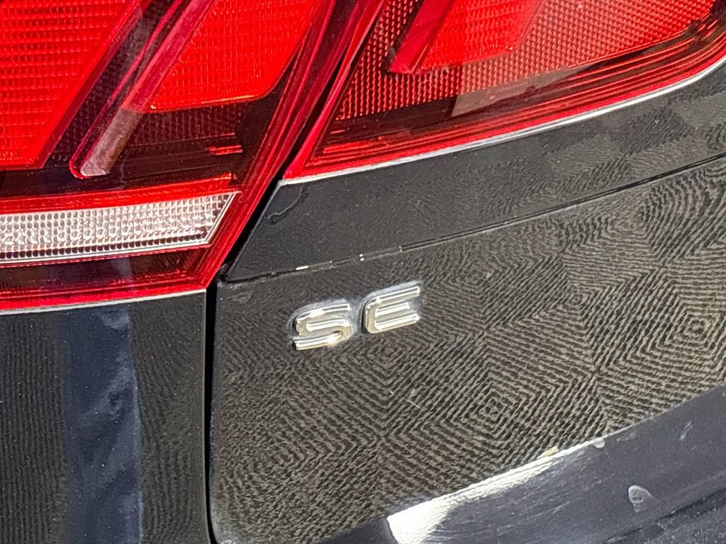 Used 2023 Volkswagen Tiguan SE R-Line image 24