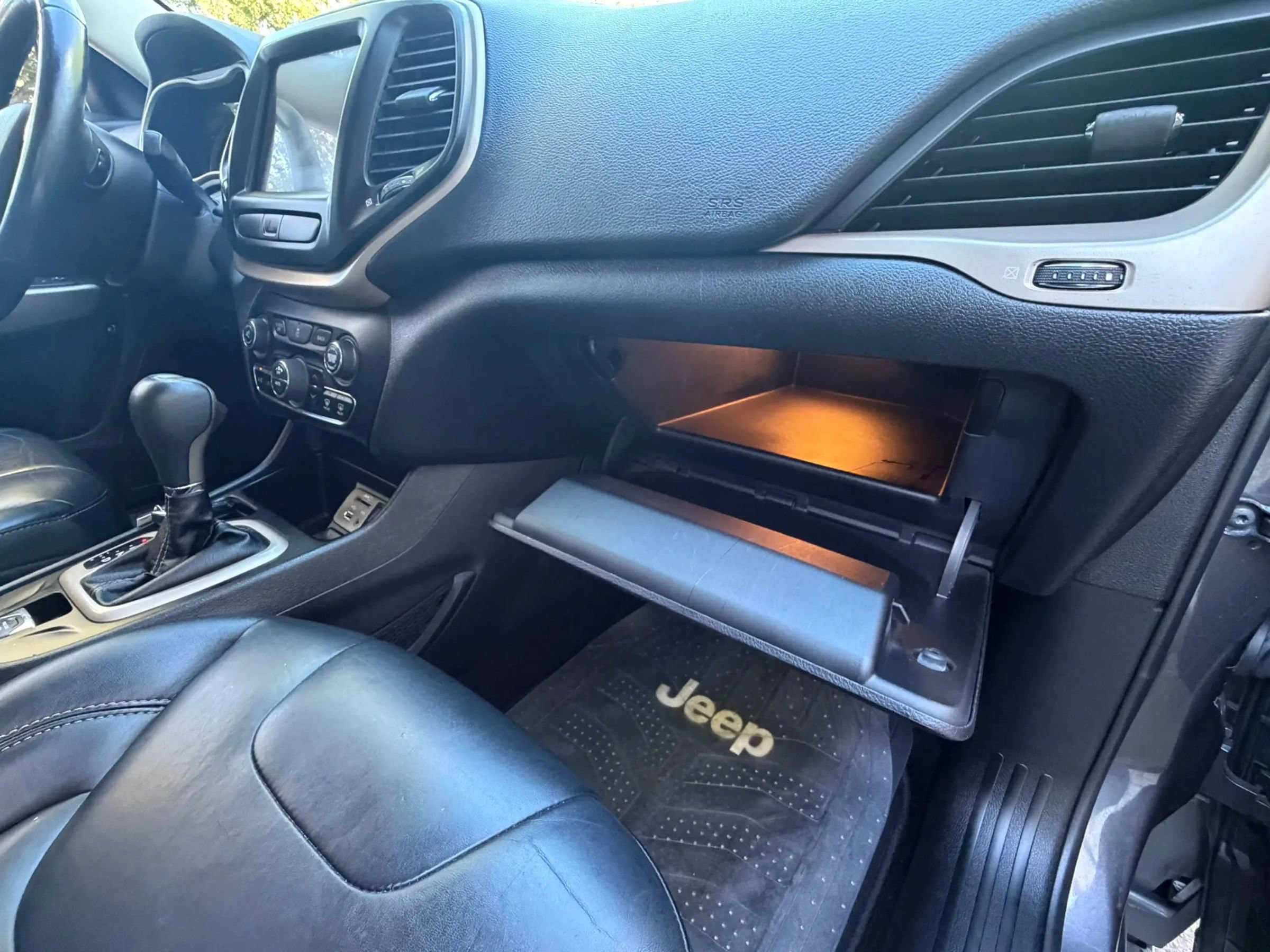 Used 2017 Jeep Cherokee Limited FWD image 10