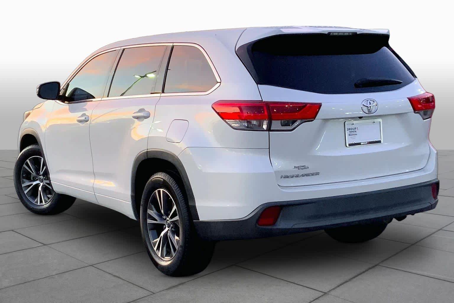Used 2017 Toyota Highlander LE FWD image 12