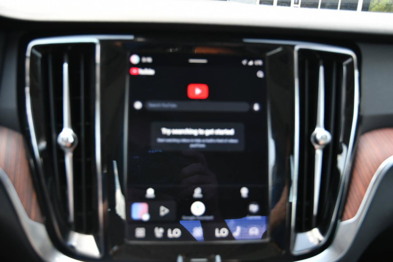 Used 2024 Volvo S60 B5 Plus FWD image 19