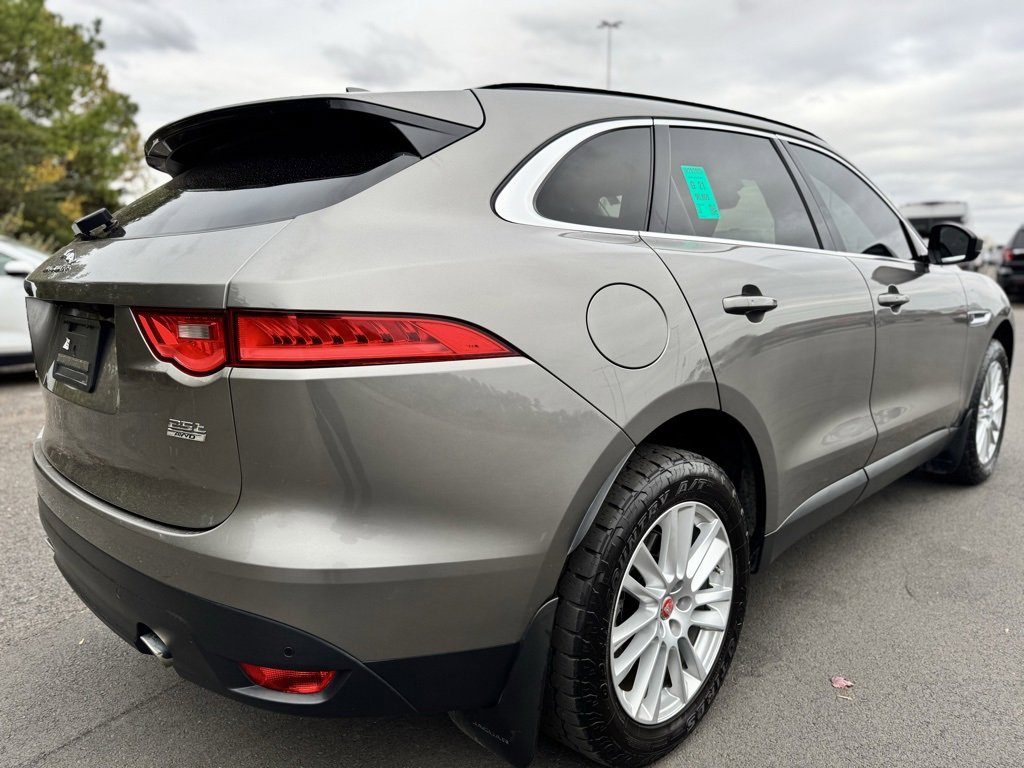 Used 2018 Jaguar F-PACE Prestige image 3
