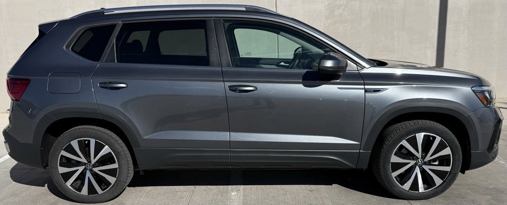 Certified 2023 Volkswagen Taos SE image 3