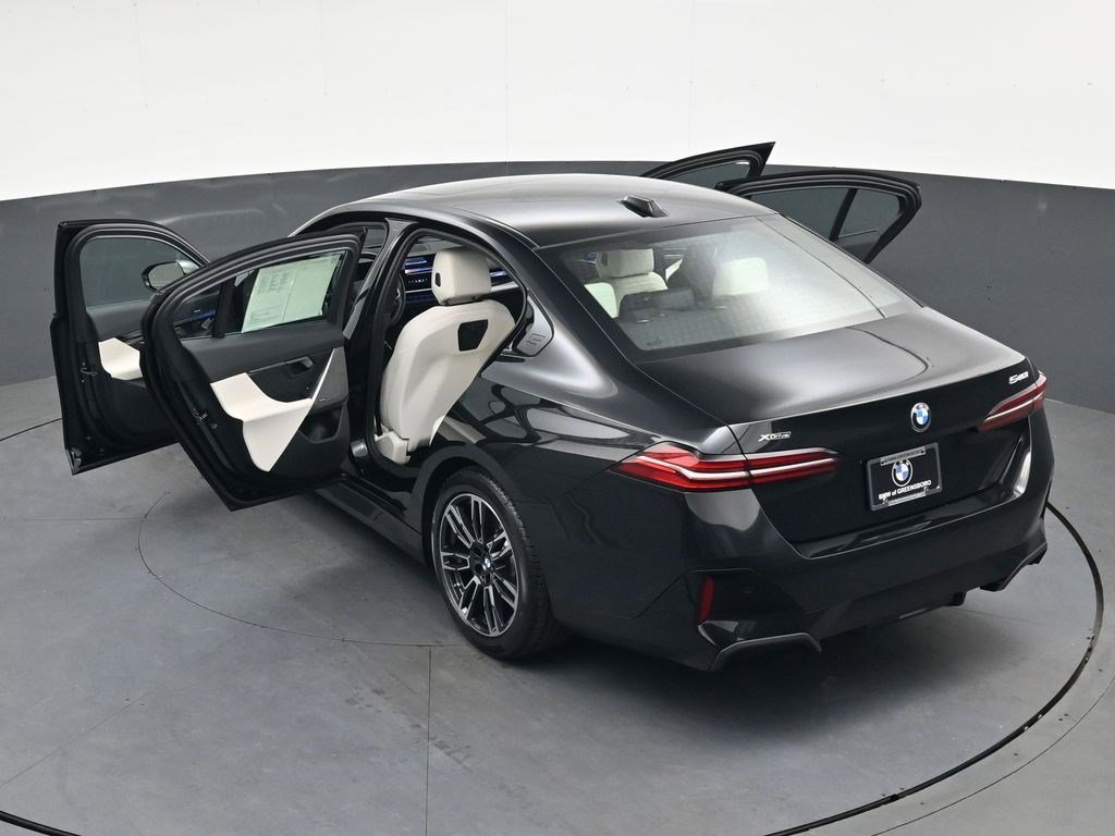 Used 2024 BMW 540i xDrive w/ Premium Package AWD/4WD image 37