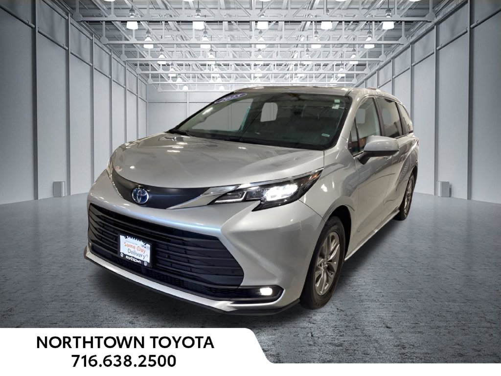 Used 2025 Toyota Sienna XLE