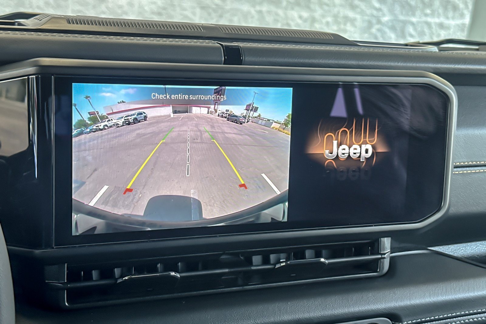 Used 2024 Jeep Wrangler Unlimited Sahara w/ Safety Group AWD/4WD image 18