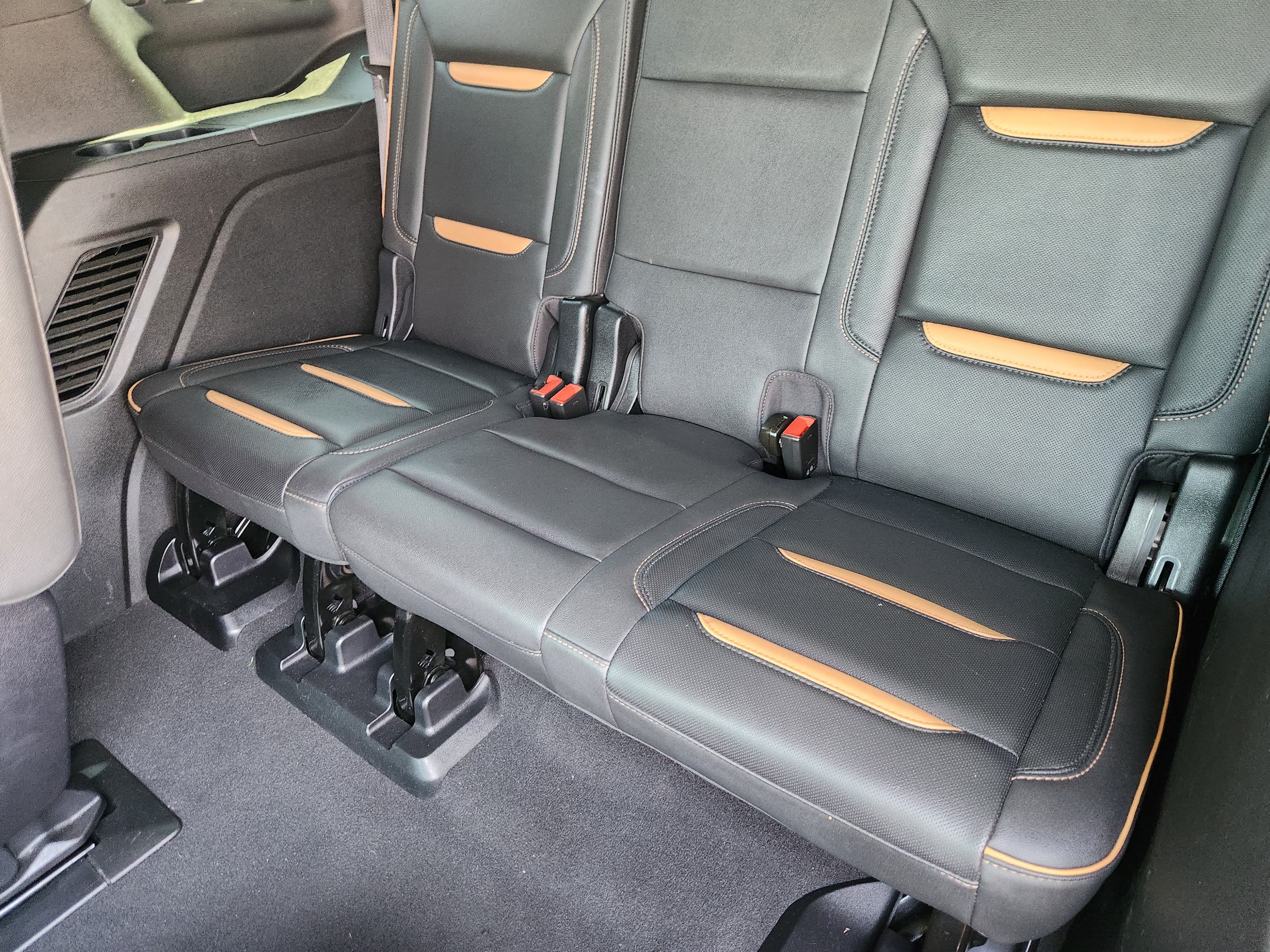 Used 2023 GMC Yukon AT4 w/ AT4 Premium Package AWD/4WD image 32