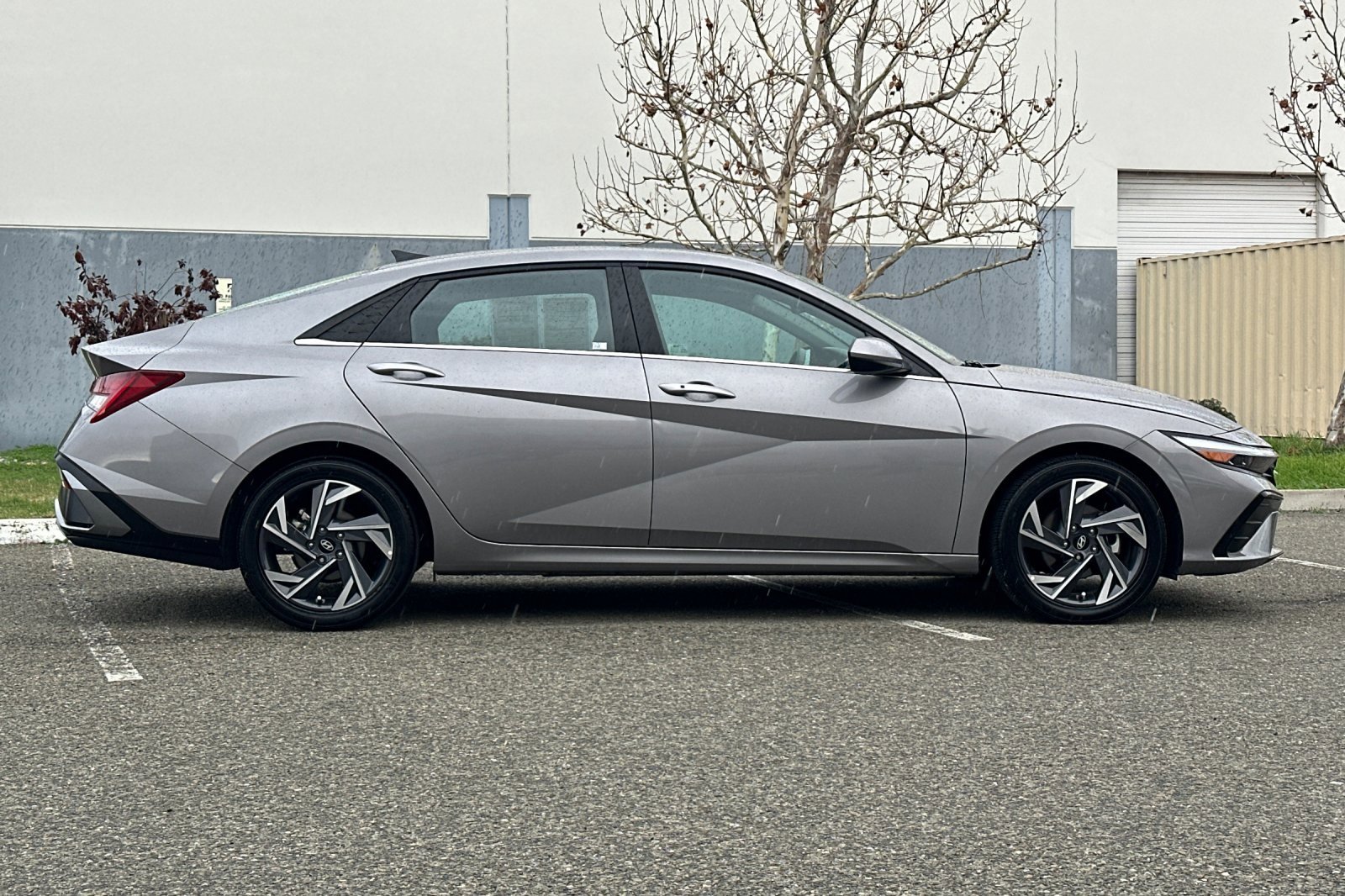 Used 2024 Hyundai Elantra SEL w/ Convenience Package image 3