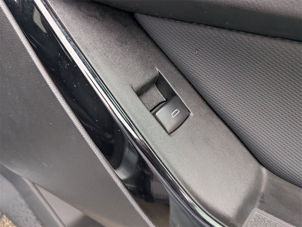 Used 2025 Chevrolet Equinox LT image 30