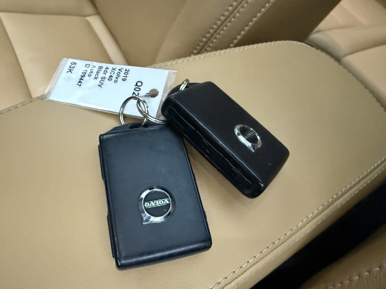 Used 2019 Volvo XC40 T5 Momentum image 16