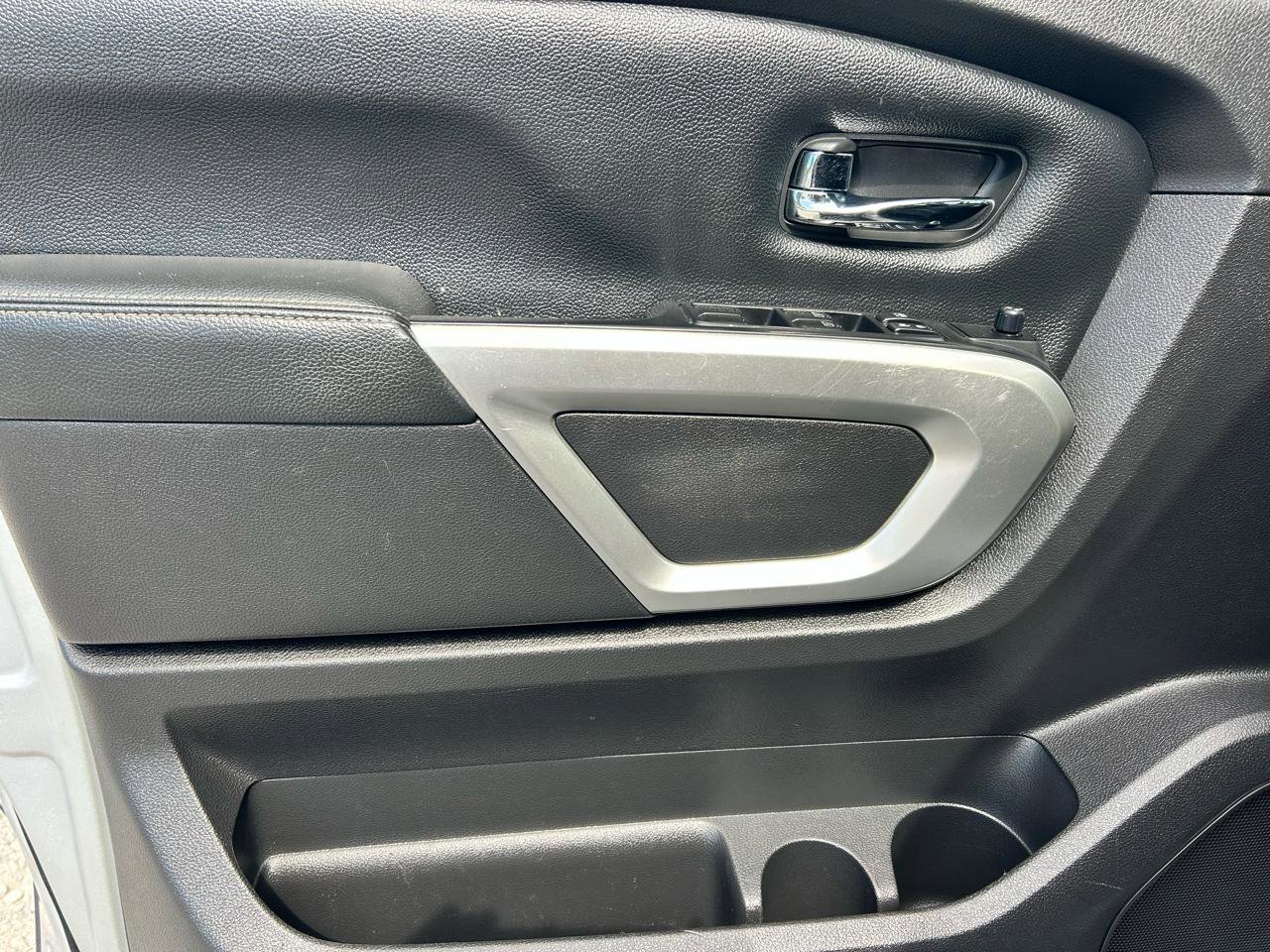 Used 2017 Nissan Titan PRO-4X image 8