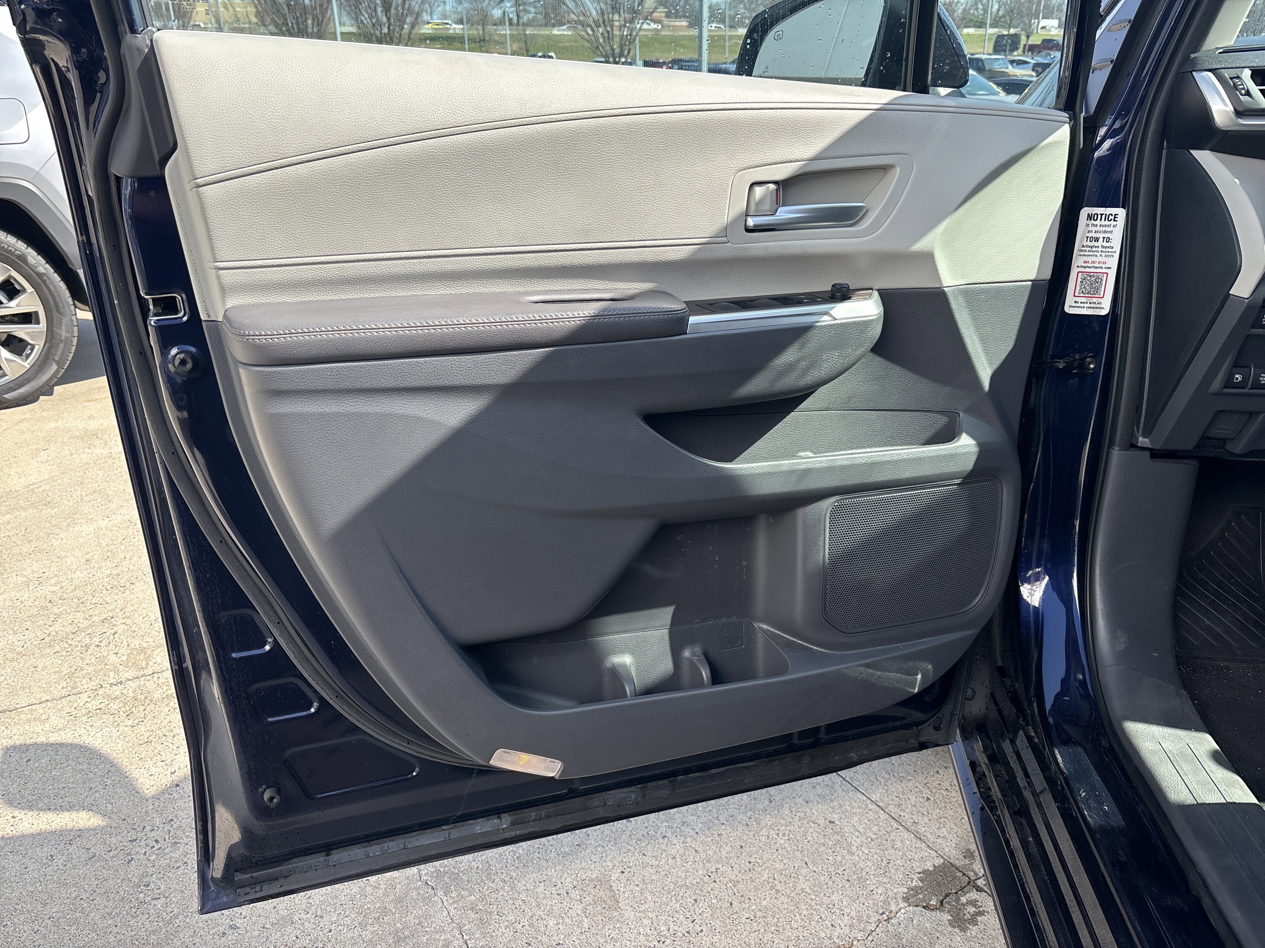 Used 2022 Toyota Sienna XLE FWD image 12