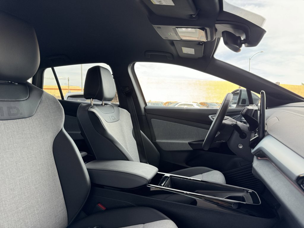 Used 2023 Volkswagen ID.4 Pro image 39