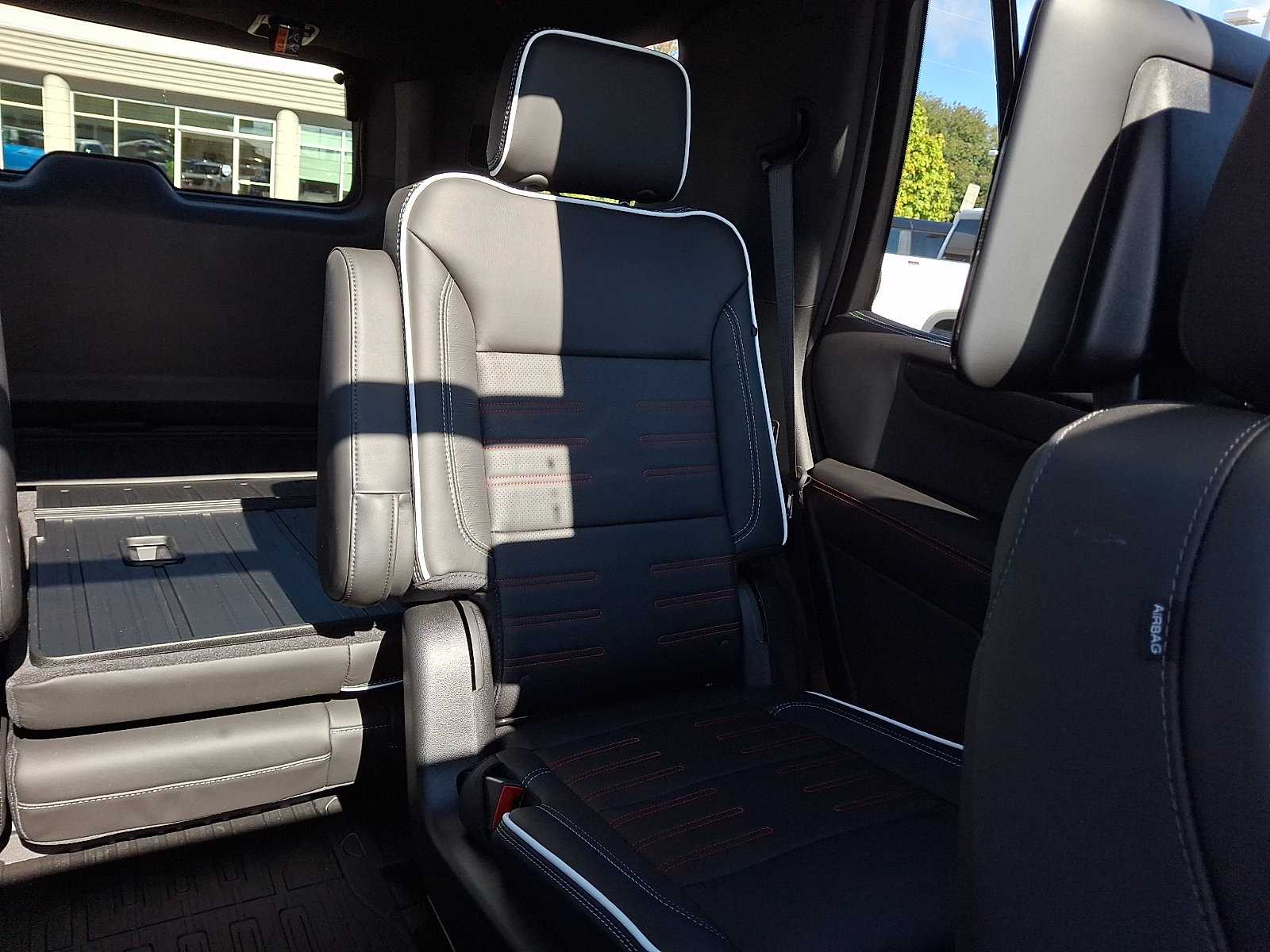 Used 2026 GMC Yukon AT4 Ultimate w/ LPO, Floor Liner Package AWD/4WD image 19