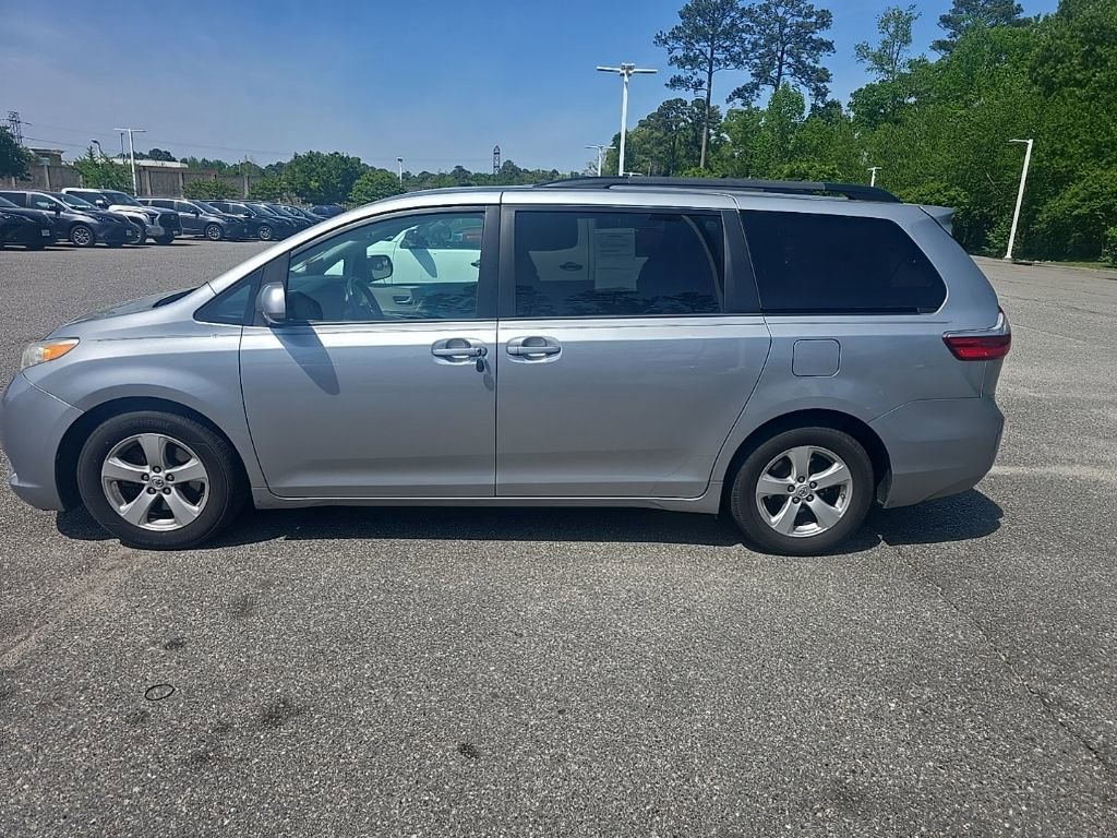 Used 2016 Toyota Sienna LE FWD image 8