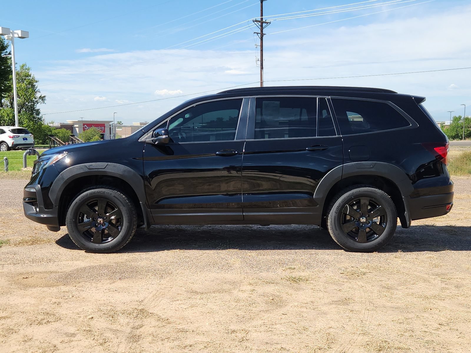 Used 2022 Honda Pilot TrailSport image 2