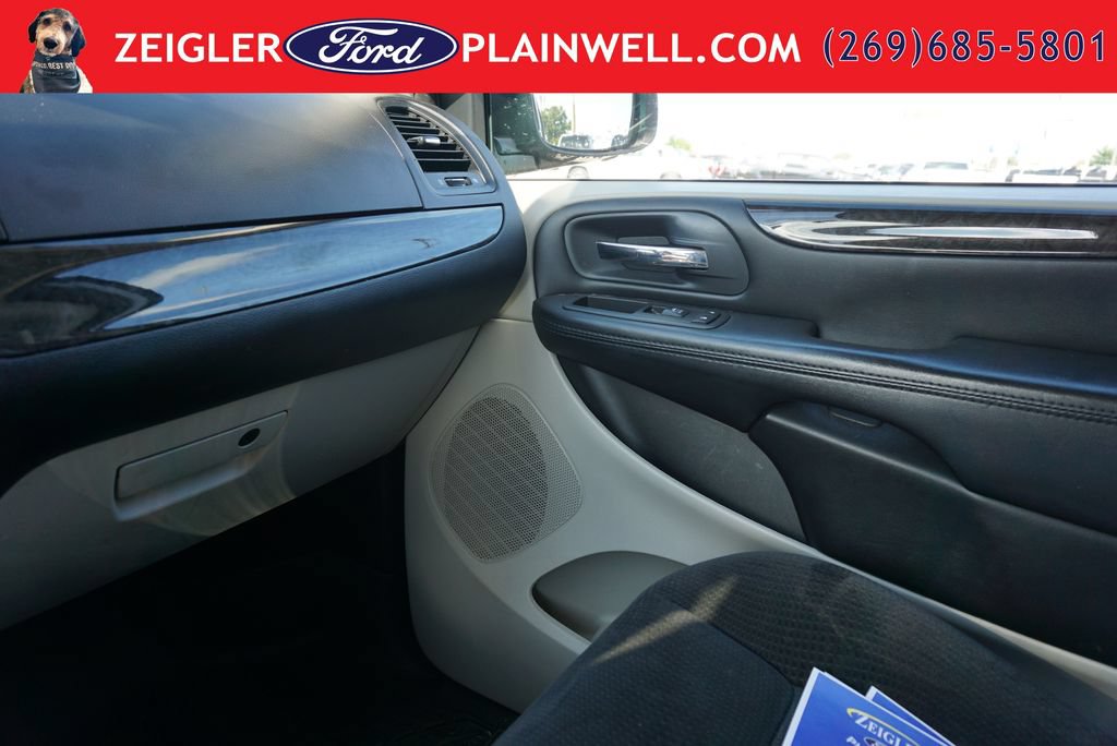 Used 2016 Dodge Grand Caravan SXT FWD image 30
