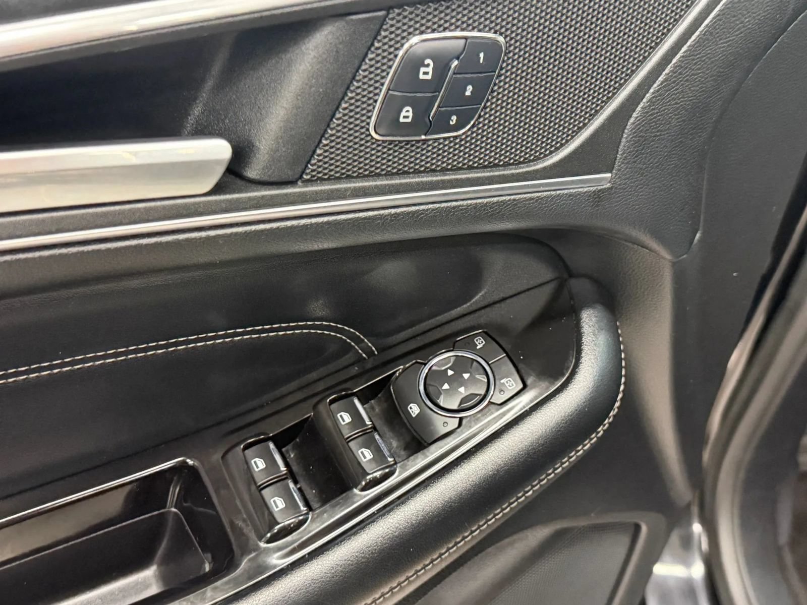 Used 2016 Ford Edge Titanium AWD/4WD image 21