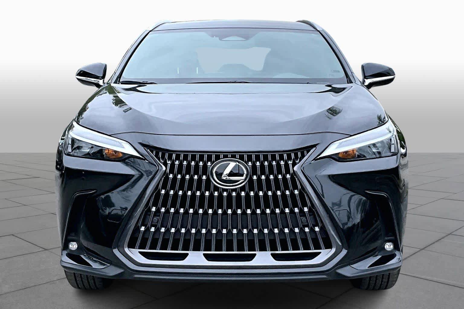 Used 2025 Lexus NX 250 FWD w/ Towing Package (2000 Lbs) image 4
