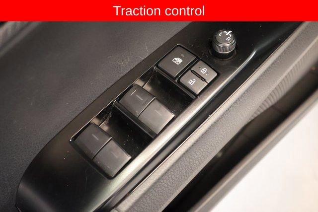 Used 2025 Toyota Camry SE image 13