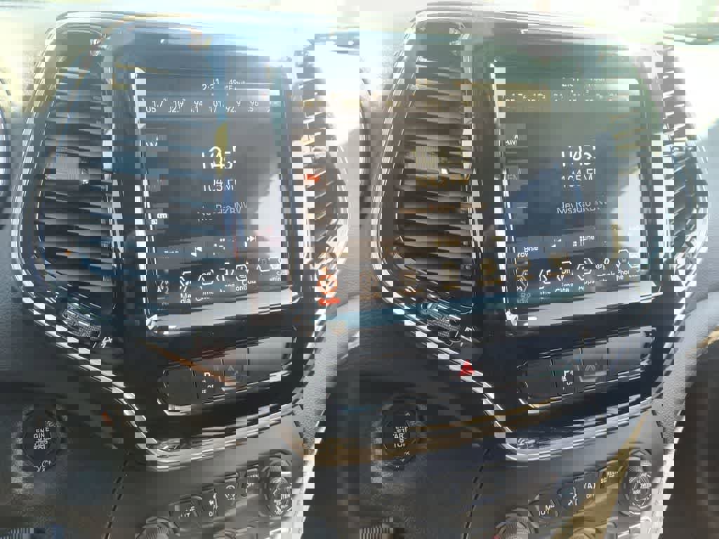 Used 2019 Jeep Cherokee Limited image 16