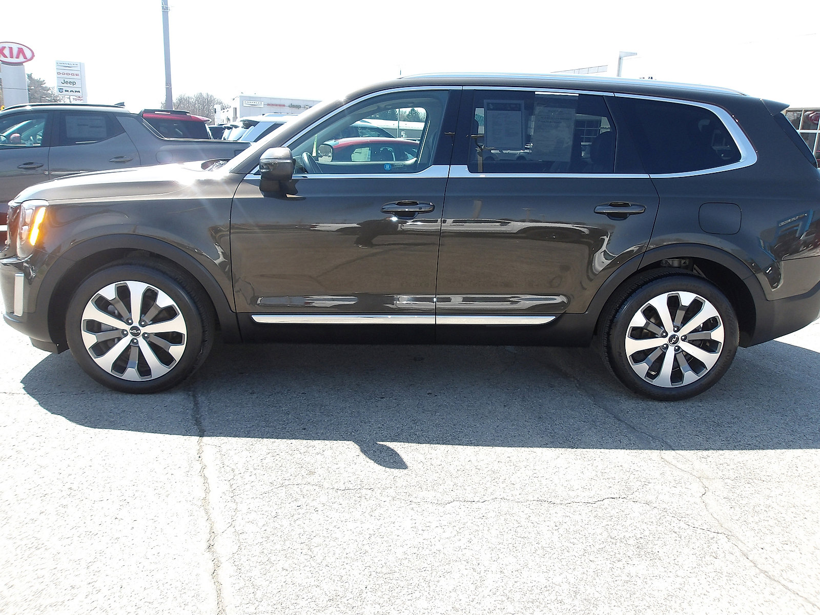 Used 2022 Kia Telluride EX w/ EX Premium Package AWD/4WD image 4