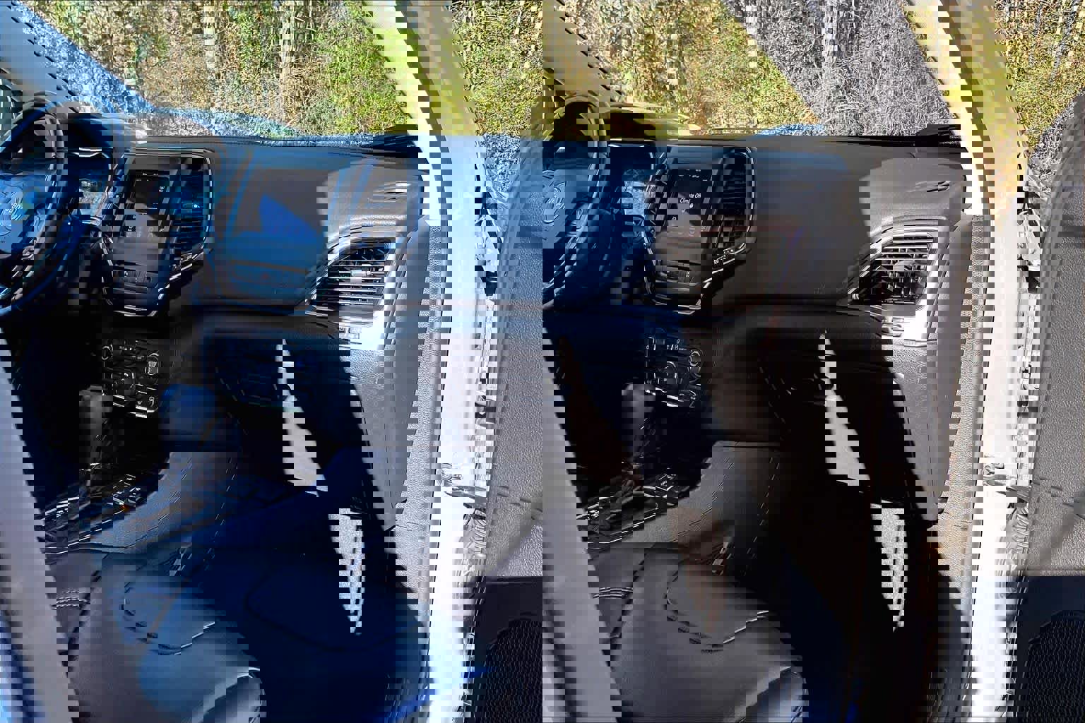 Used 2021 Jeep Cherokee Latitude Plus image 17