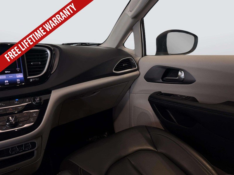 Used 2023 Chrysler Pacifica Touring-L FWD image 29