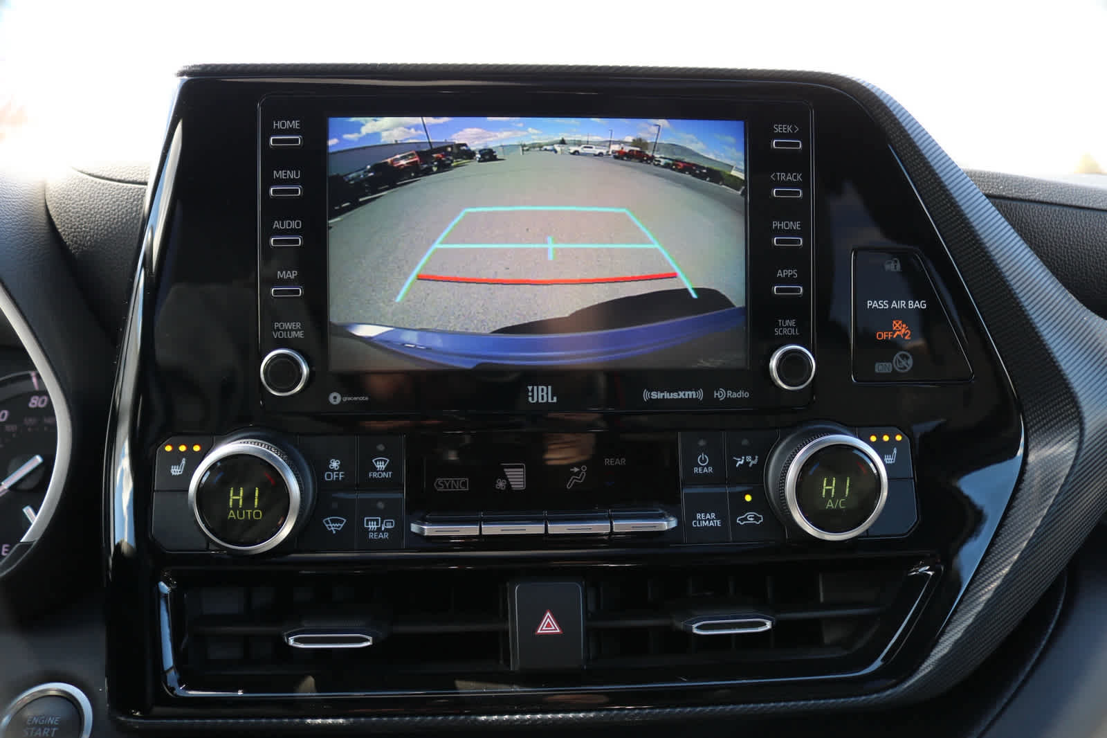 Used 2021 Toyota Highlander XSE AWD/4WD image 16