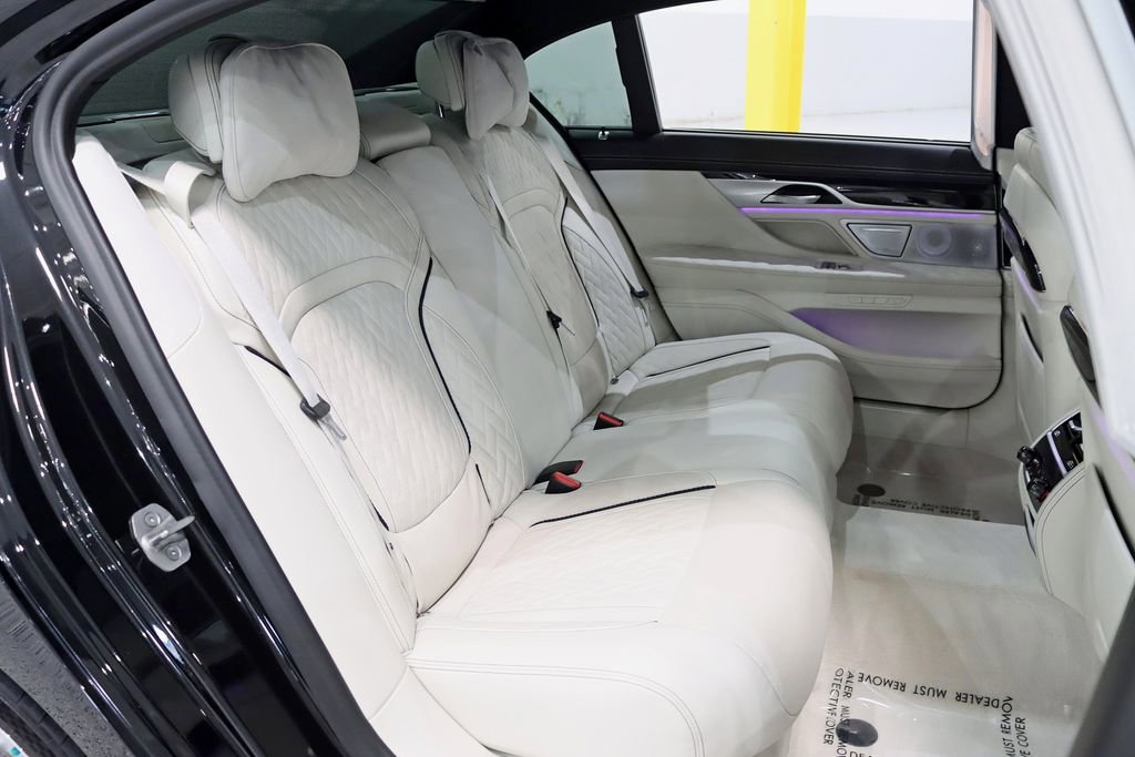 Used 2022 BMW ALPINA B7 xDrive w/ Luxury Rear Seating Package image 36