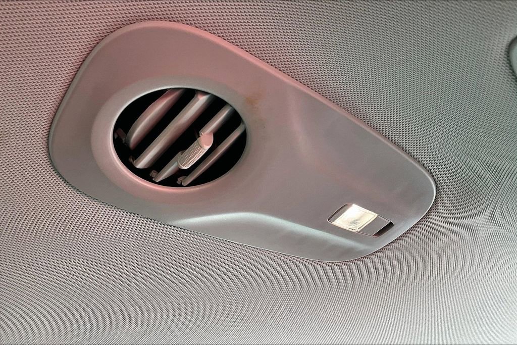 Used 2024 Chrysler Pacifica Touring-L image 33