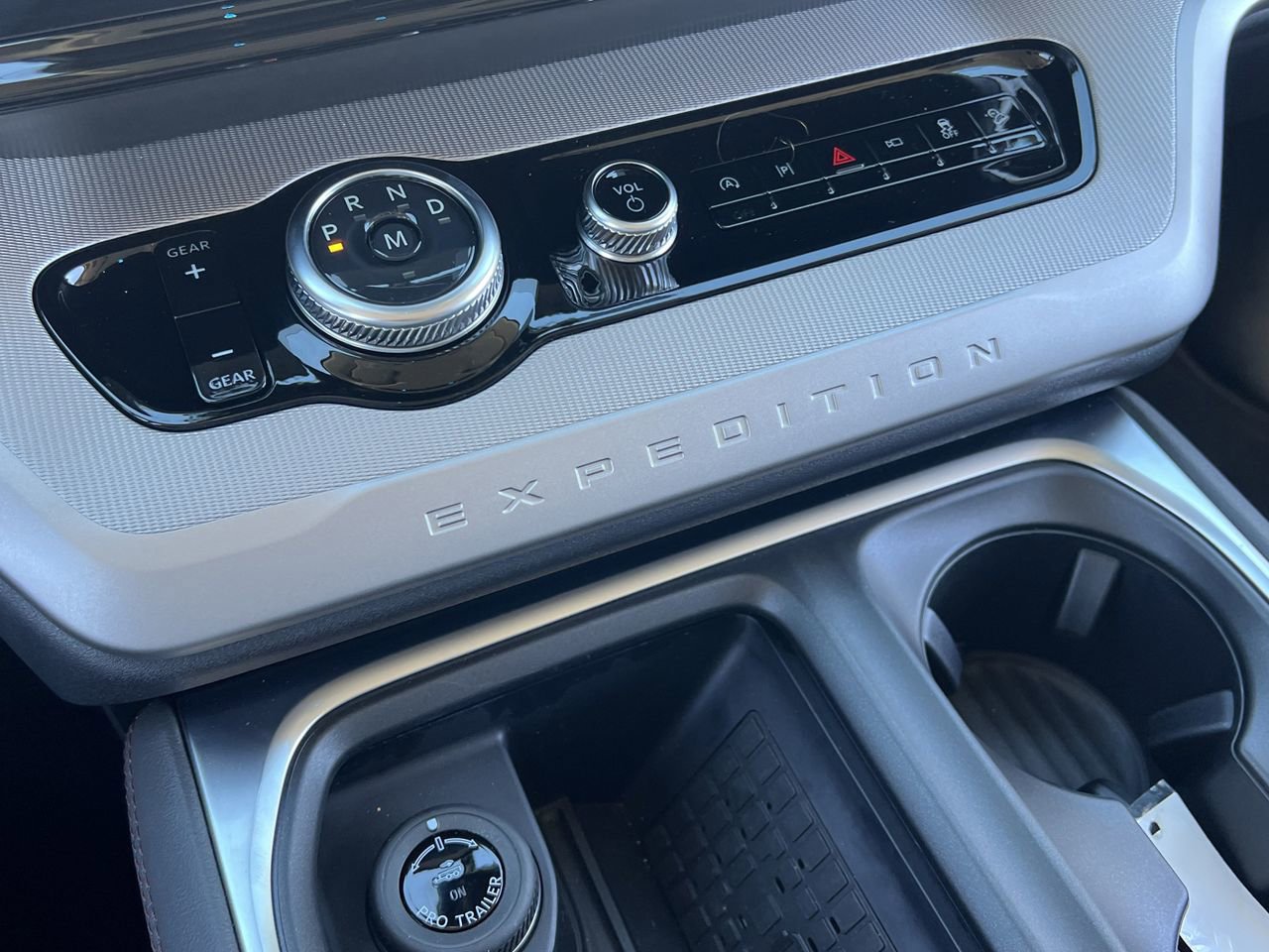 New 2025 Ford Expedition Active image 7