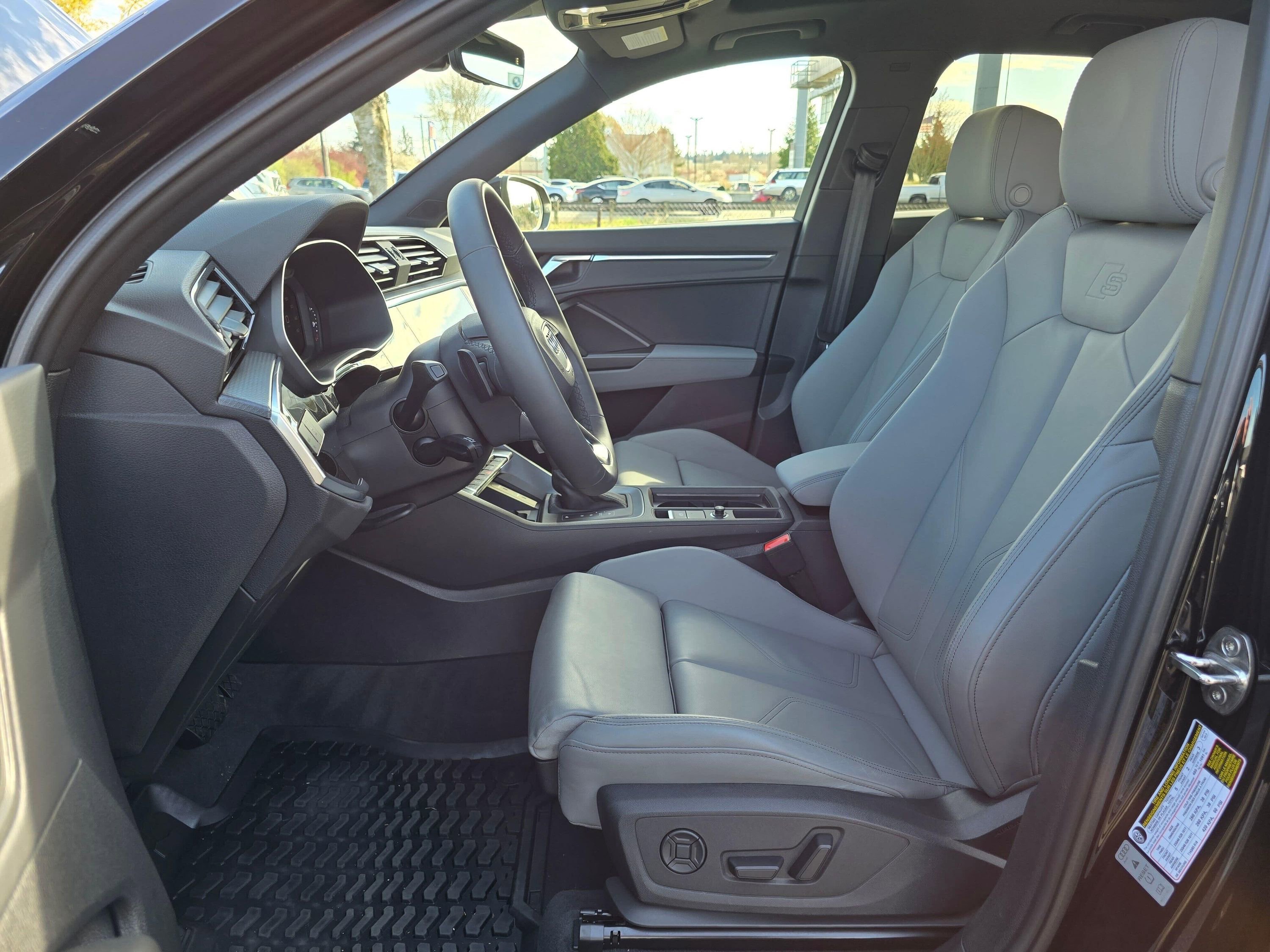 Used 2024 Audi Q3 2.0T Premium Plus image 13