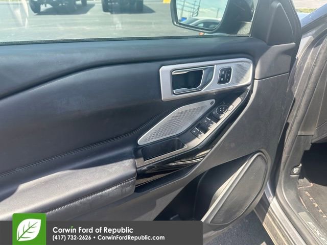 Used 2021 Ford Explorer Platinum w/ Equipment Group 601A AWD/4WD image 16