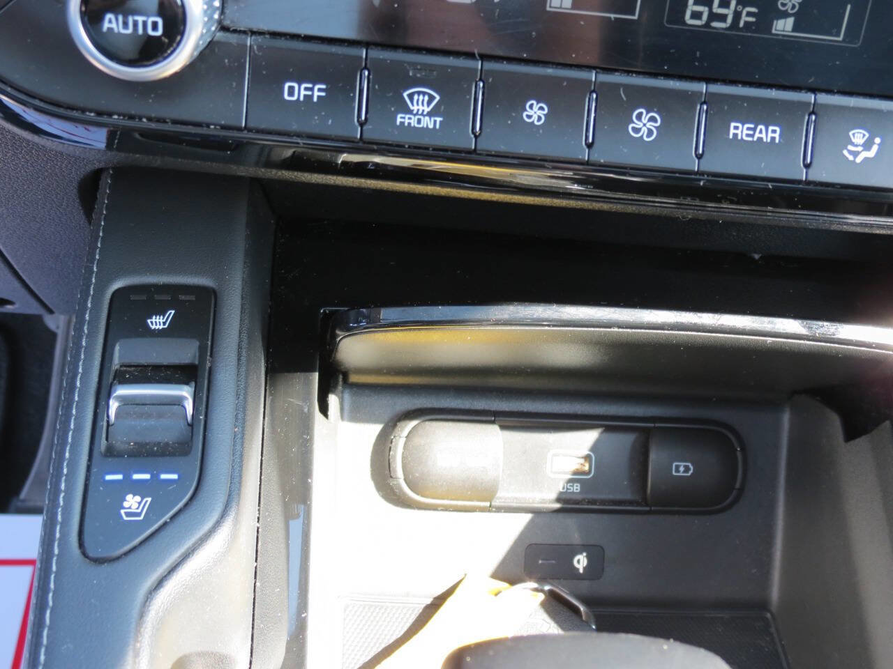 Used 2022 Kia Telluride EX w/ EX Premium Package image 18