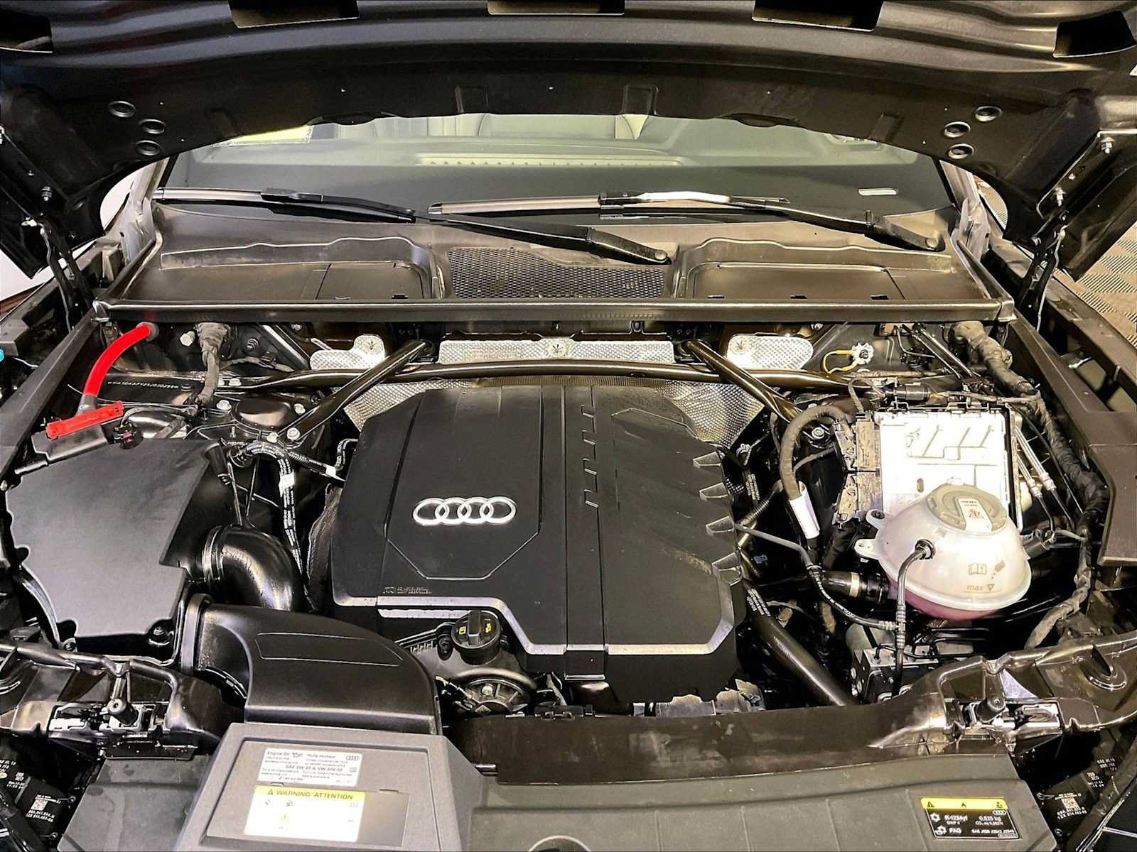 Used 2025 Audi Q5 2.0T Premium w/ Convenience Plus Package AWD/4WD image 32