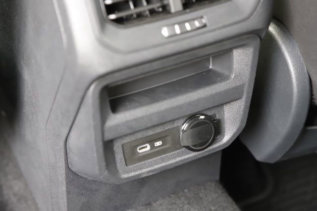 Used 2023 Volkswagen Tiguan SE image 16